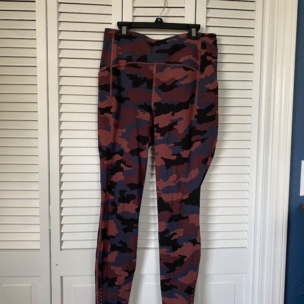 Lululemon swift speed HR tights/leggings size 8 red camo long 28in